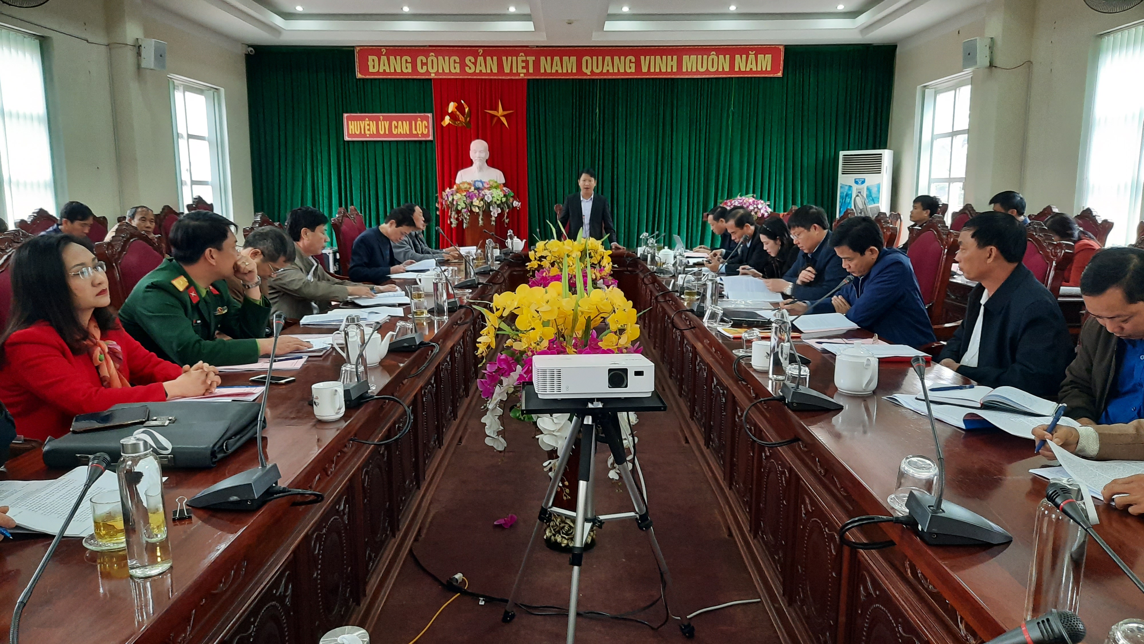 Đồng chí Phó Bí thư Thường trực Tỉnh ủy dự, chỉ đạo duyệt nội dung Đại hội điểm Đảng bộ xã Thượng Lộc nhiệm kỳ 2020 - 2025